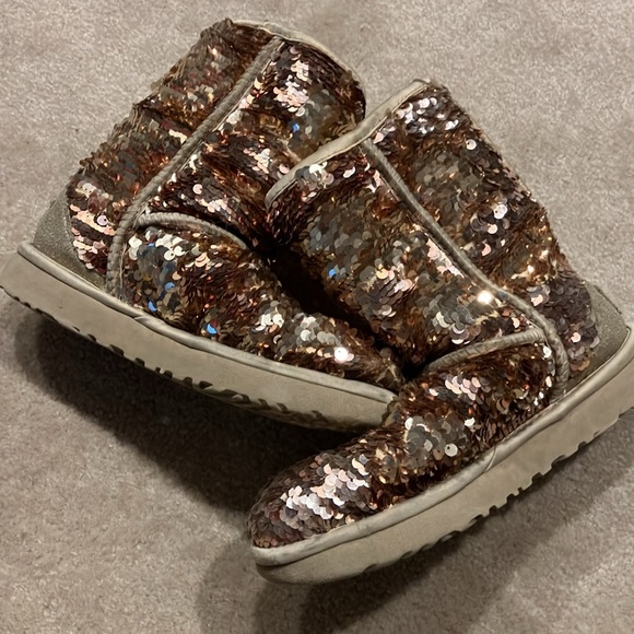 Ugg boots gold sequin with tan in very good condition. - Picture 11 of 12